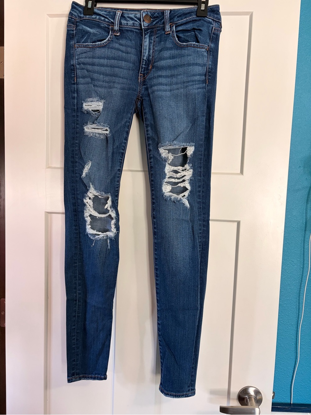 American Eagle Outfitters Distressed Dark Blue Skinny Jeggings 6 long